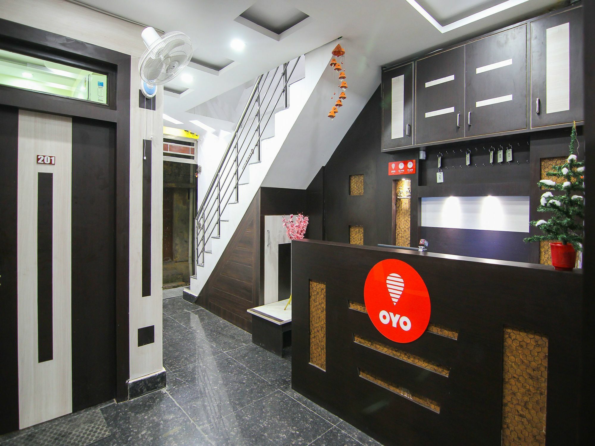 Oyo 12446 Shree Sai Guest House Allāhābād Junction エクステリア 写真